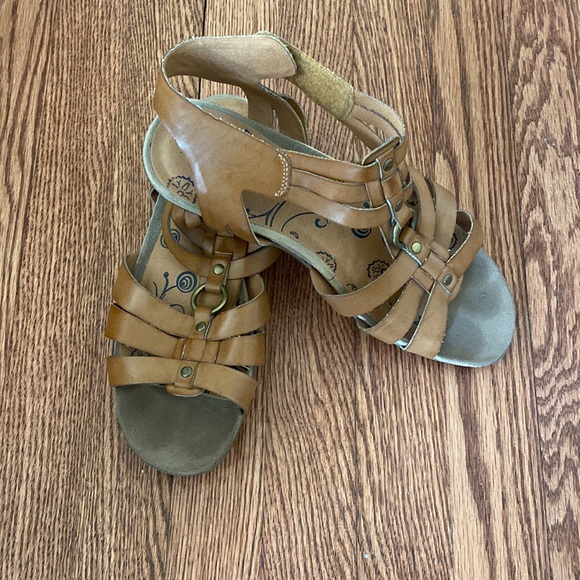 BareTraps sandals - Picture 2 of 9